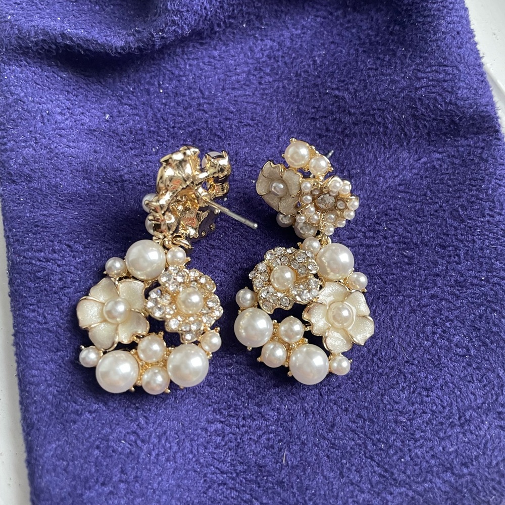 Elegant Gold and Pearl Cluster Earrings